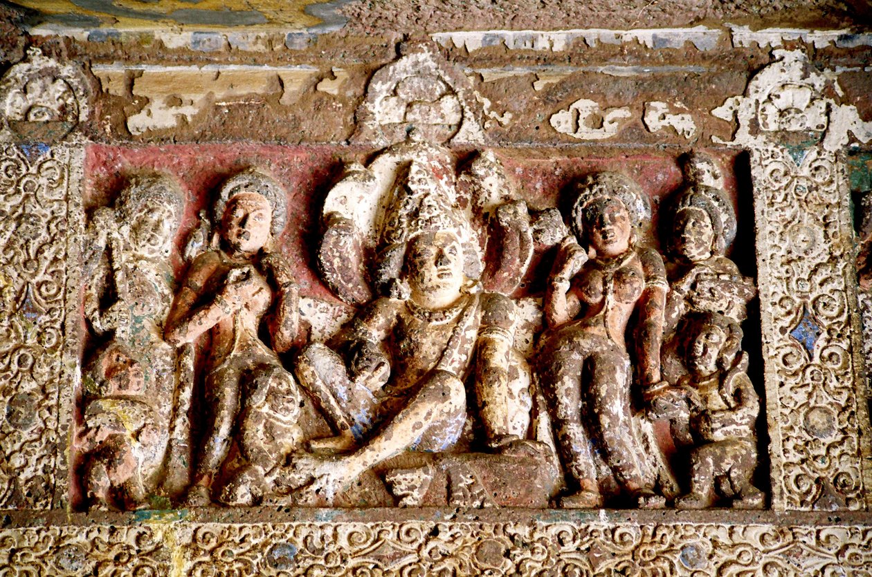 Kivenveistotyöt Ajantan luolissa, Maharashtra, Intia. 29 buddhalaista luolaa kaivettiin 2. vuosisadalla eKr. ja 1. jKr. sekä 4.-7. jKr. välillä, mutta ne löydettiin vasta vuonna 1819, noin tekijältä Unknown