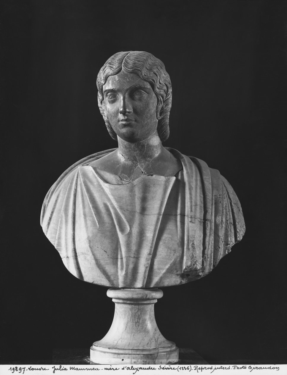 Julia Mamaean (180-235 jKr.), keisari Severus Aleksanterin (205-235 jKr.) äidin, rintakuva n.230 (marmori). tekijältä Roman