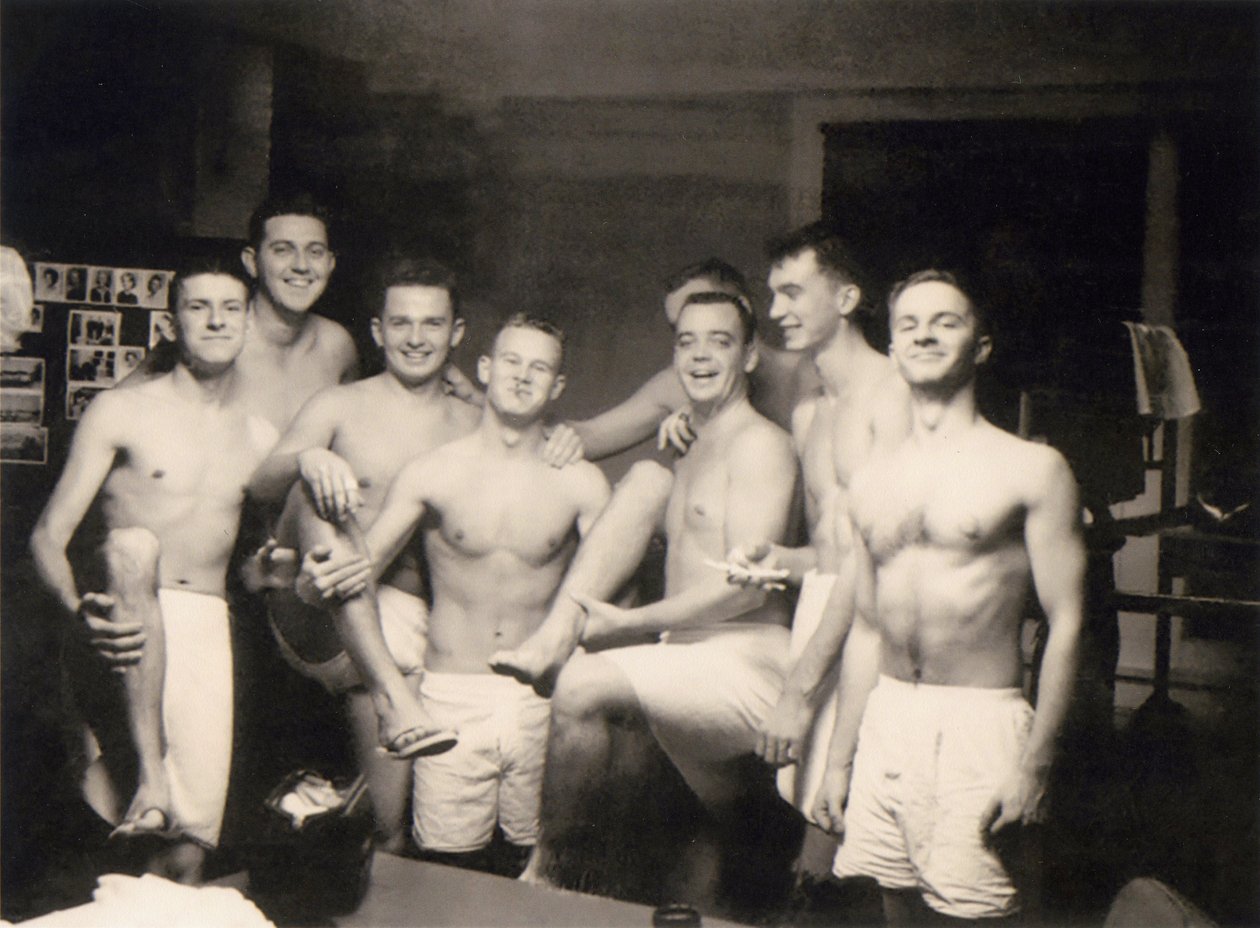 American Soldiers in the Changing Room, n. 1942 tekijältä Unknown