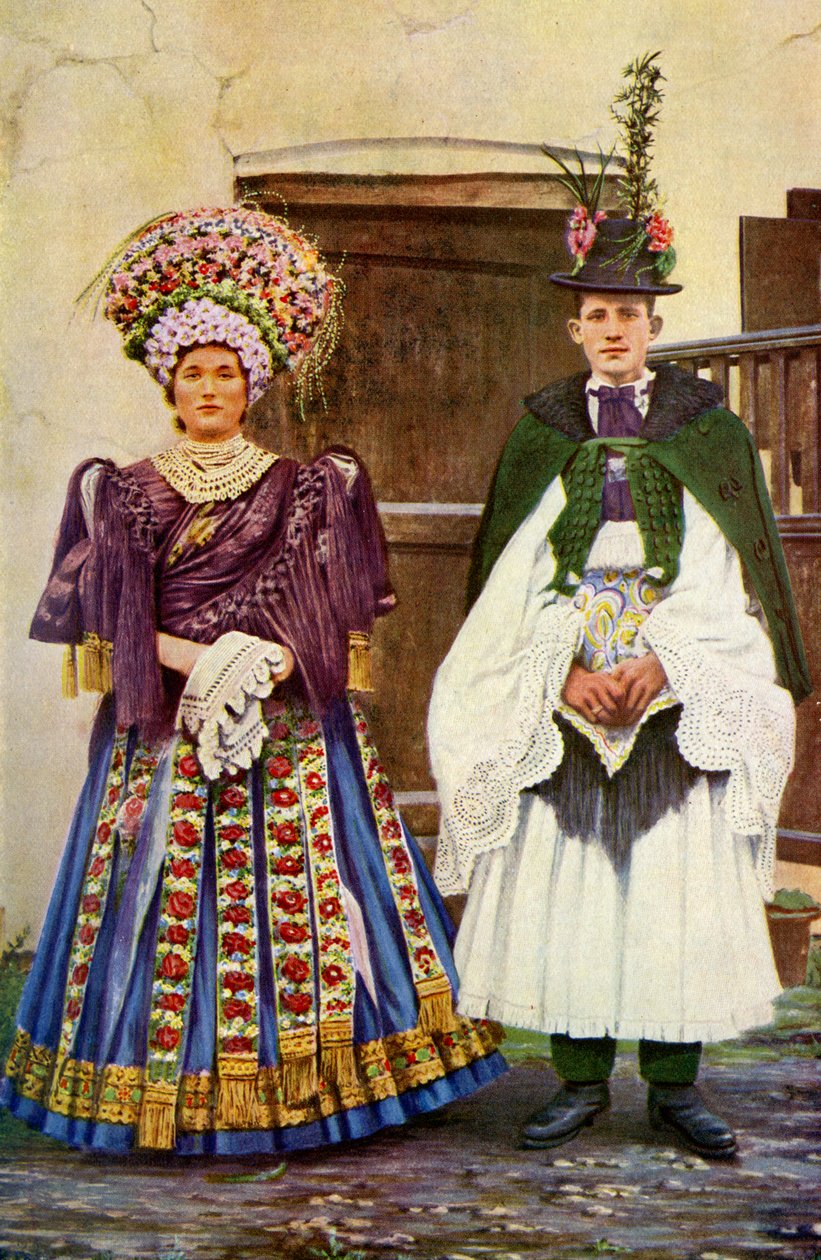 Unkari. Talonpoikapari morsiuspukussa. 1920 tekijältä Unknown