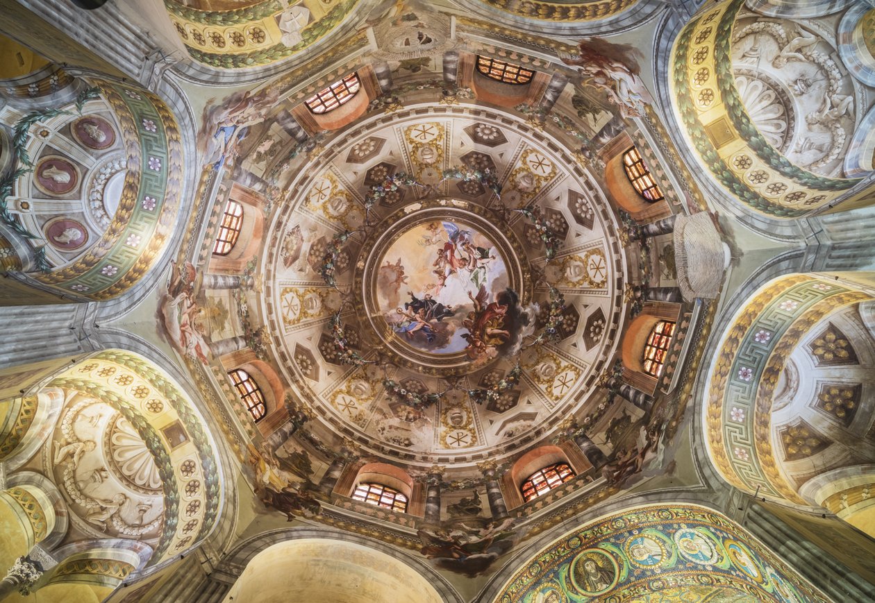 Kupoli San Vitalen basilikassa, Ravennassa, Ravennan maakunnassa, Italiassa tekijältä Unknown