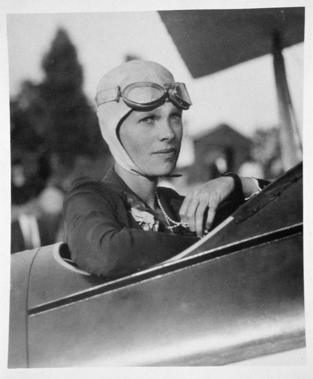 Amelia Earhart (1897-1937) Bostonin harjoituskoneessa, 1926 tekijältä American Photographer