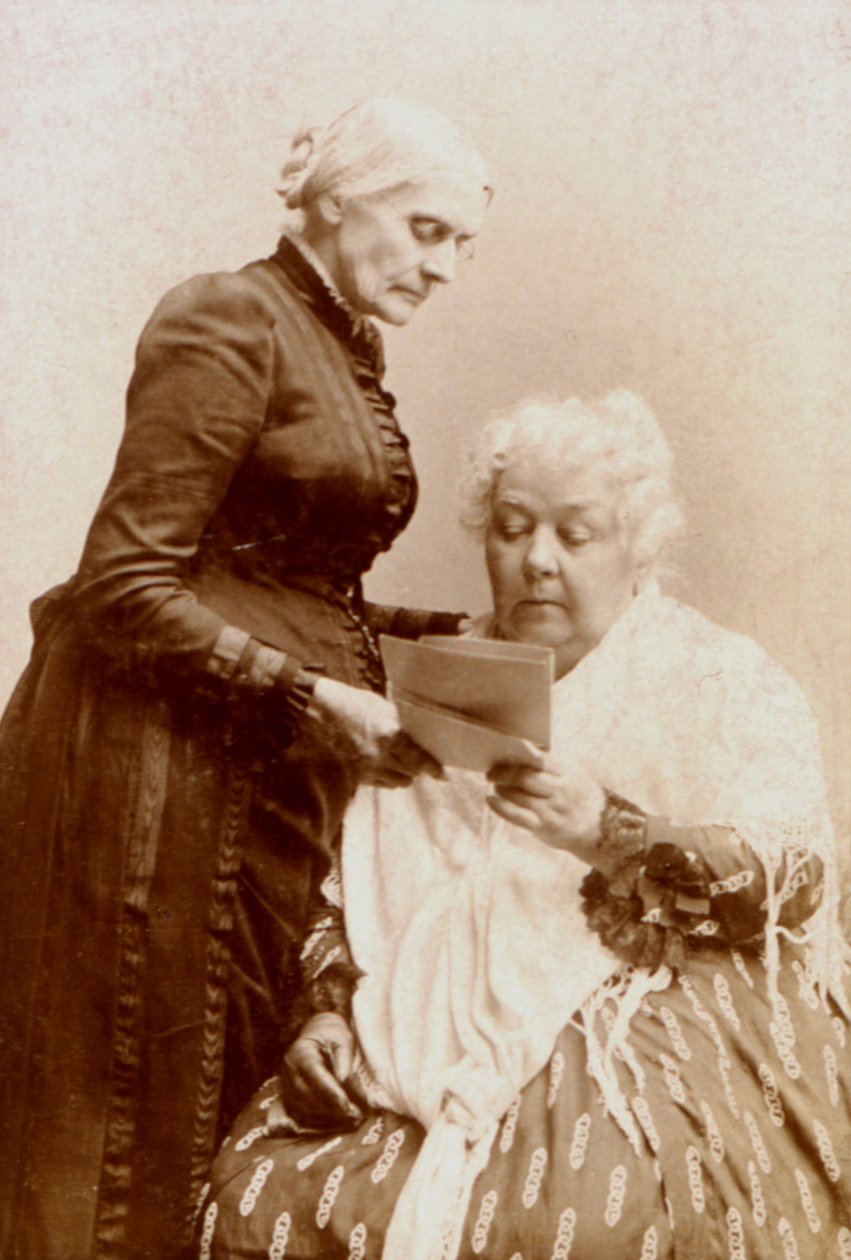 Elizabeth Cady Stanton (1815-1902) ja Susan B. Anthony (1820-1906) n. 1880 tekijältä American Photographer