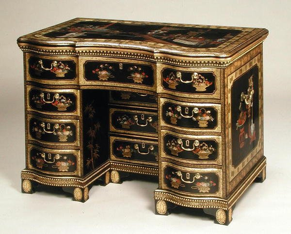 Chinese Export Dressing Table c.1780 (musta lakka) (katso myös 220145) tekijältä Chinese School