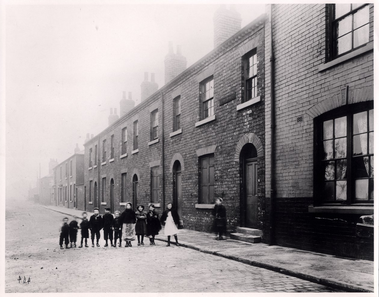 Lapset Ivory Streetillä, Hunsletissa, Leedsissä, joulukuussa 1901 tekijältä English Photographer