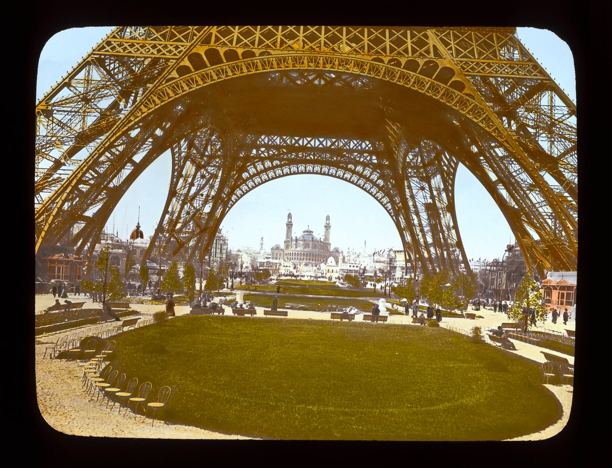 Pariisin näyttely: Eiffel-torni ja Trocadero, 1900 (lyhtyliukumäki) tekijältä French Photographer