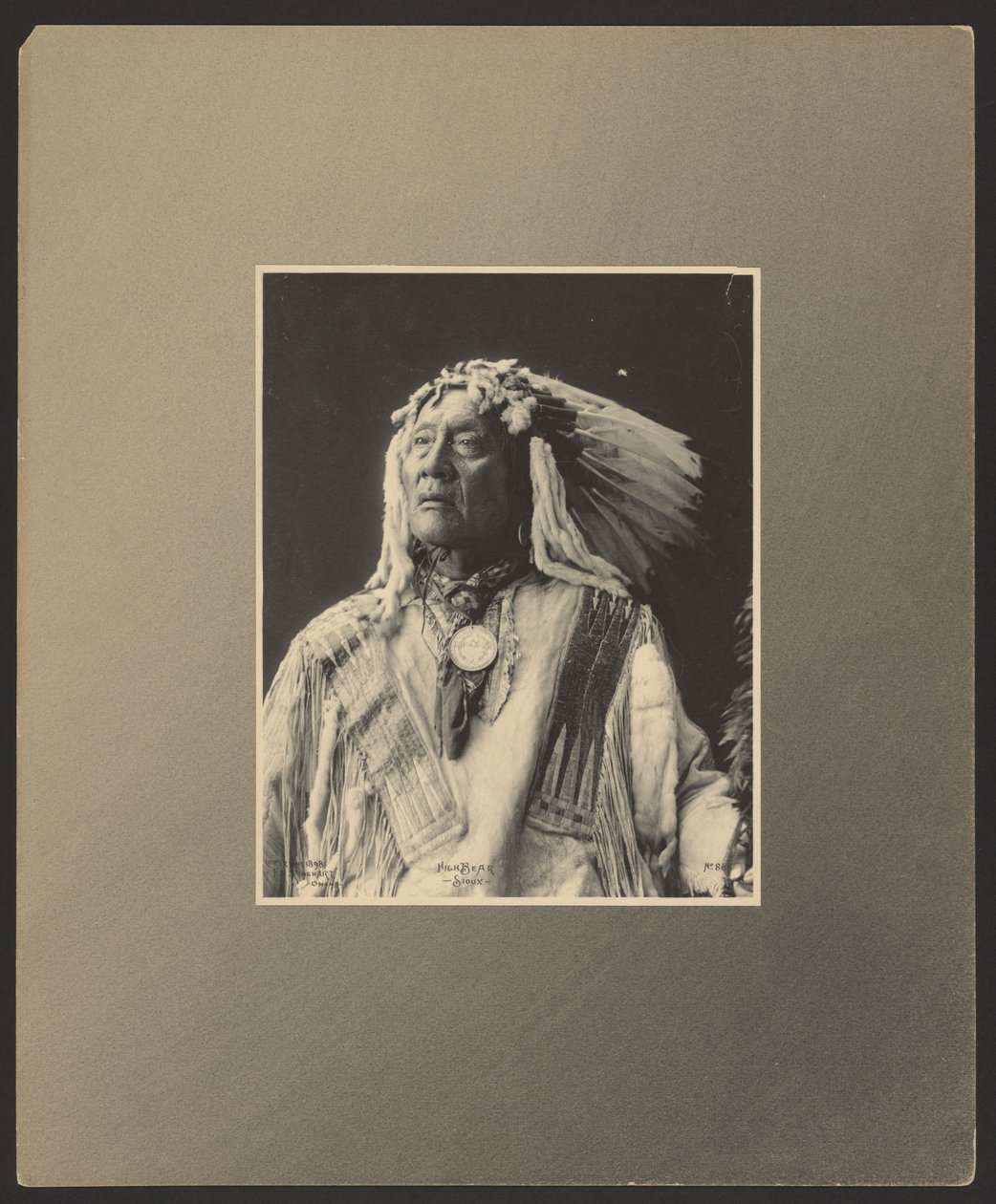 Korkea karhu, Sioux tekijältä Adolph F. Muhr