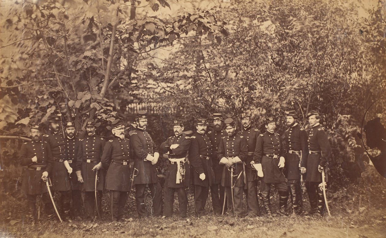 Kenraali McClellan ja esikunta, n. 1863. tekijältä Alexander Gardner.