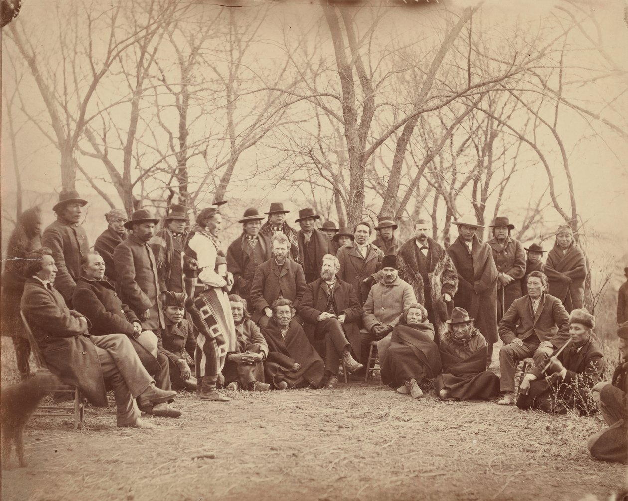 Intiaanit hallituksen edustajien kanssa, 1860-luvun alku. tekijältä Alexander Gardner
