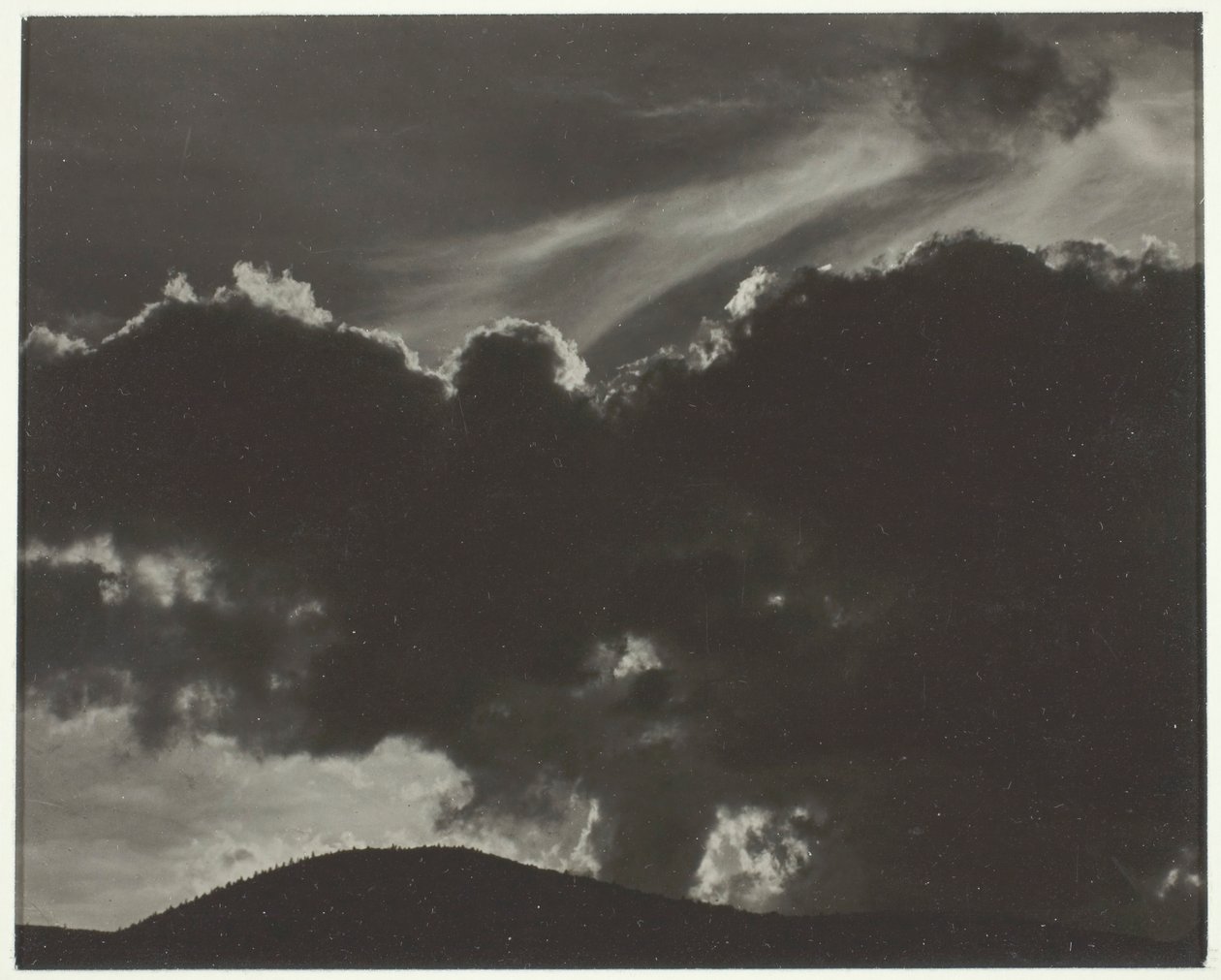 Vastaava, 1924. tekijältä Alfred Stieglitz
