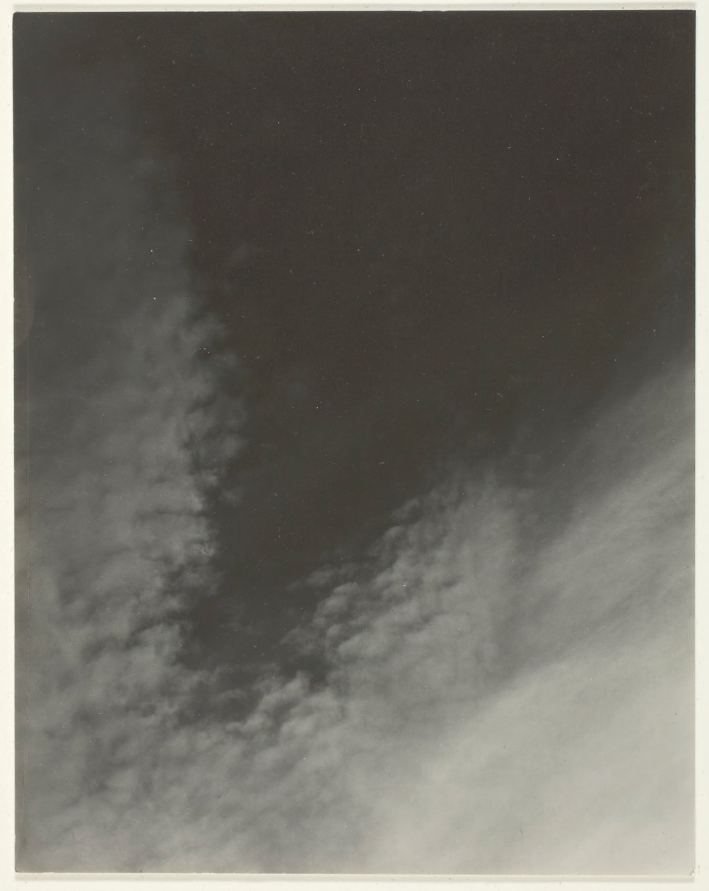Vastaava, sarjasta E Print 3, 1923. tekijältä Alfred Stieglitz
