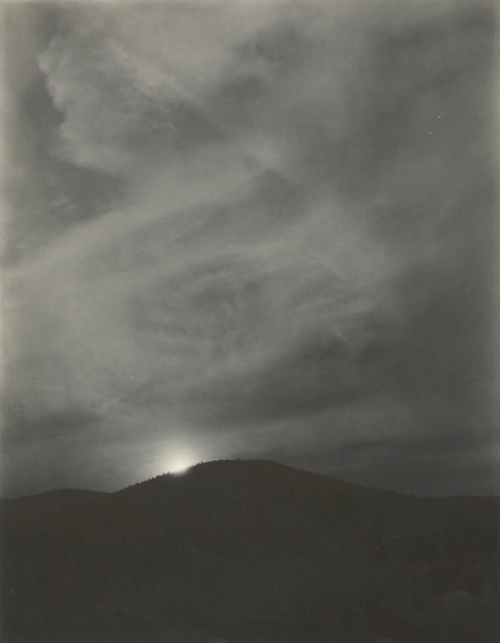 Lake George, n. 1922. tekijältä Alfred Stieglitz