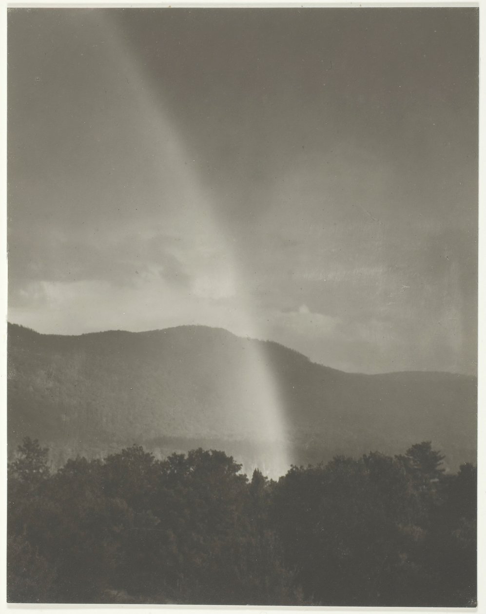Sateenkaari, 1920. tekijältä Alfred Stieglitz