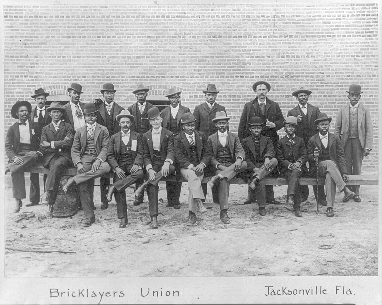 Ryhmämuotokuva African American Bricklayers Unionista, Jacksonville, Florida, n. 1899 tekijältä American Photographer