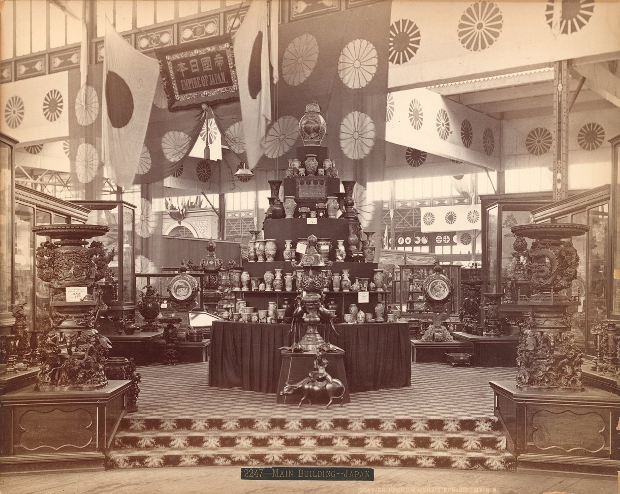 Shippokuwaishas-näyttely, Japanin osasto, Centennial International Exhibition, 1876 (valkokangaspainatus) tekijältä American Photographer
