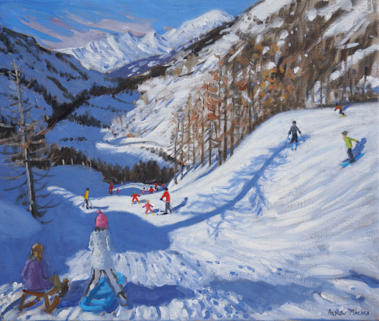 Kuusen varjo ja hiihtäjät Tignes.2014, tekijältä Andrew Macara