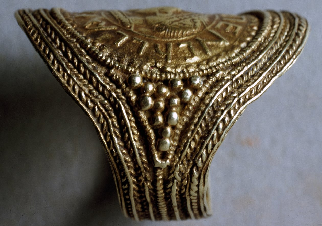 Myöhäisaksisormus, luultavasti 700-luvun kultainen yksityiskohta vuodelta 115707 tekijältä Anglo Saxon