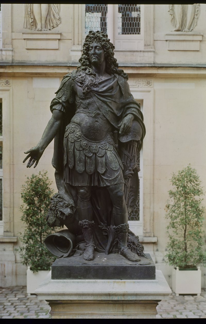 Ludvig XIV:n (1638-1715) patsas (pronssi) tekijältä Antoine Coysevox