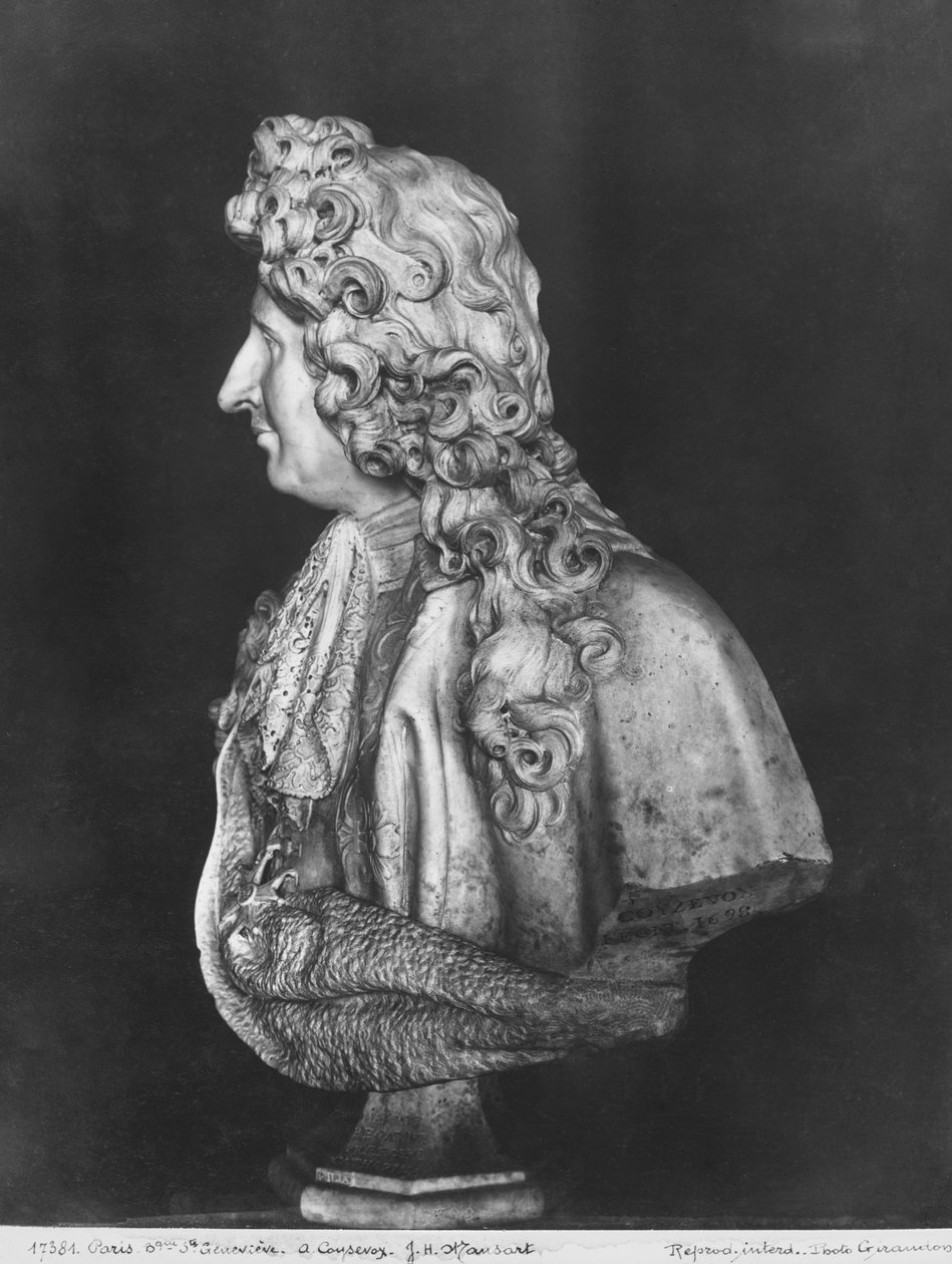 Jules Hardouin Mansartin rintakuva, 1698 (marmori) tekijältä Antoine Coysevox