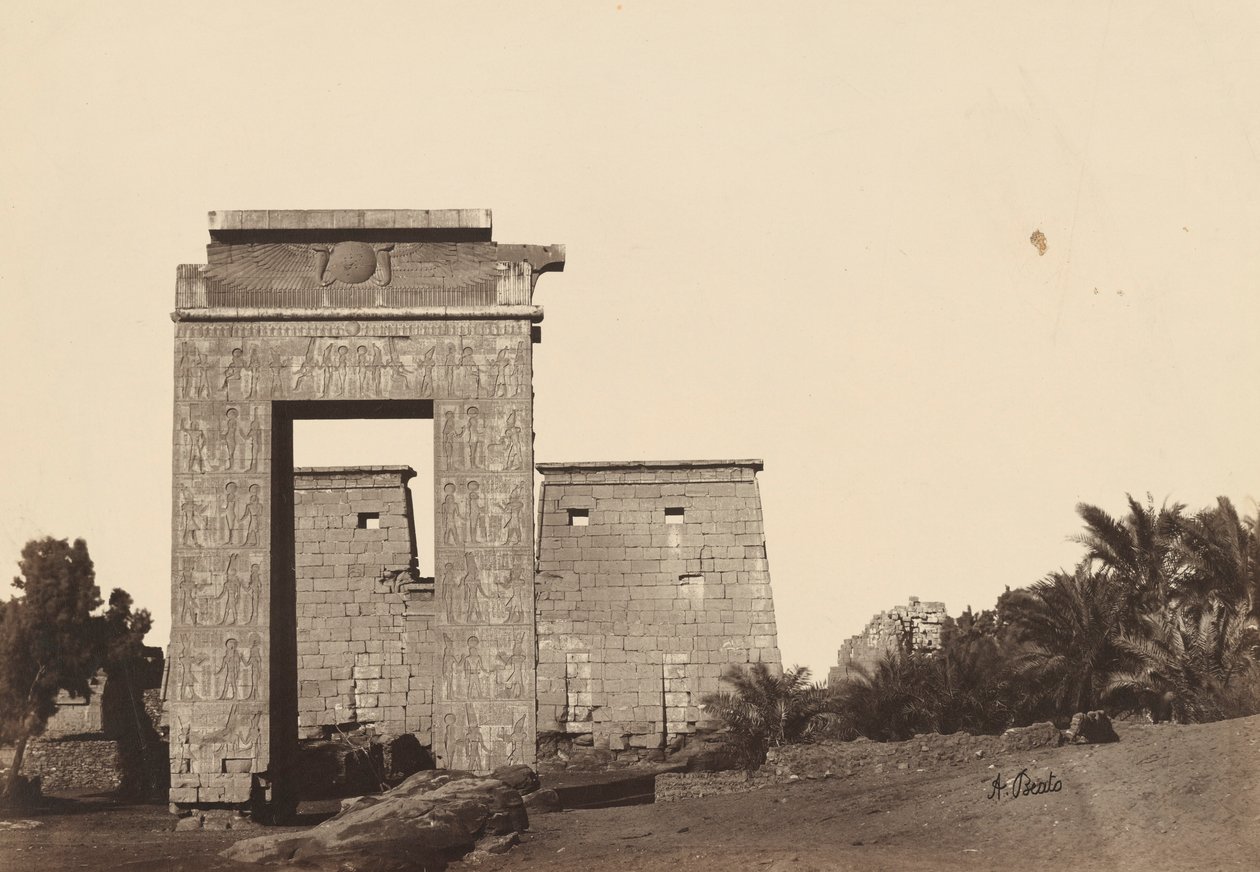 Karnak: Khonsun portti tekijältä Antonio Beato