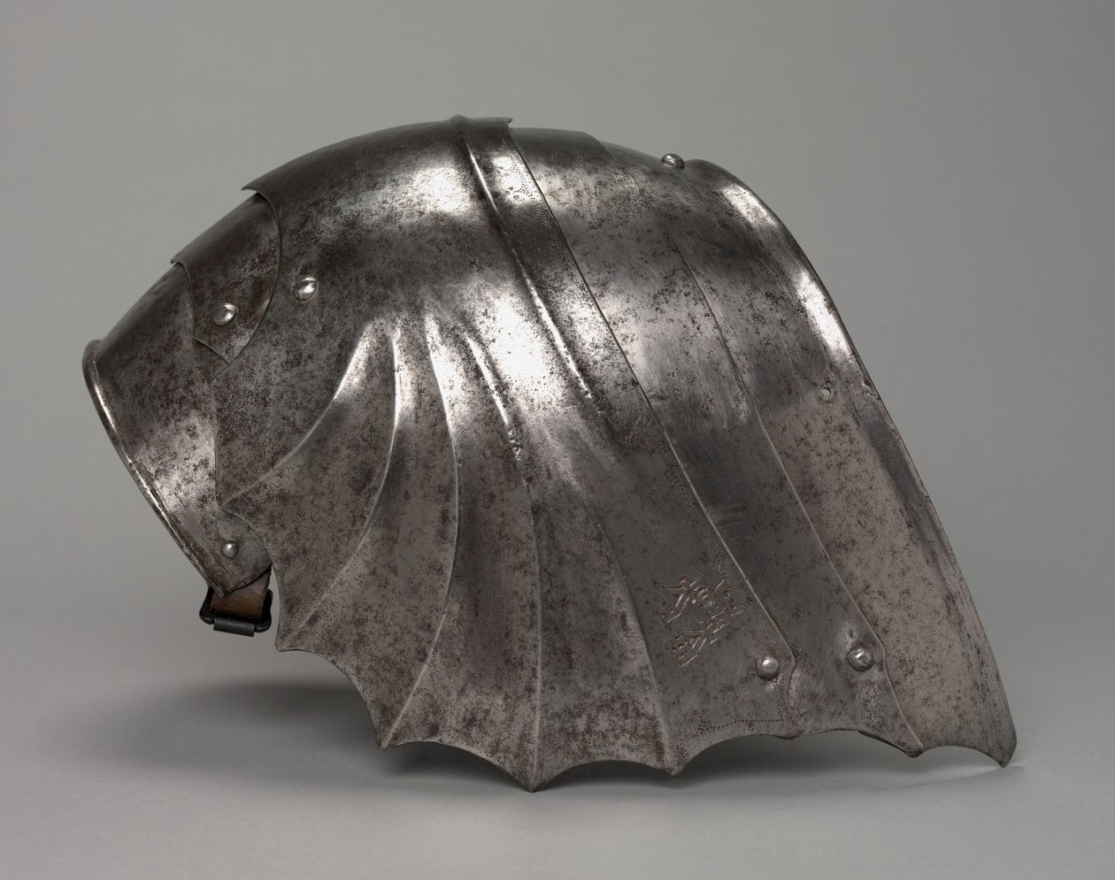 Goottilainen viuhkamainen pauldron, n. 1485-1500 (teräs) tekijältä Antonio Missaglia
