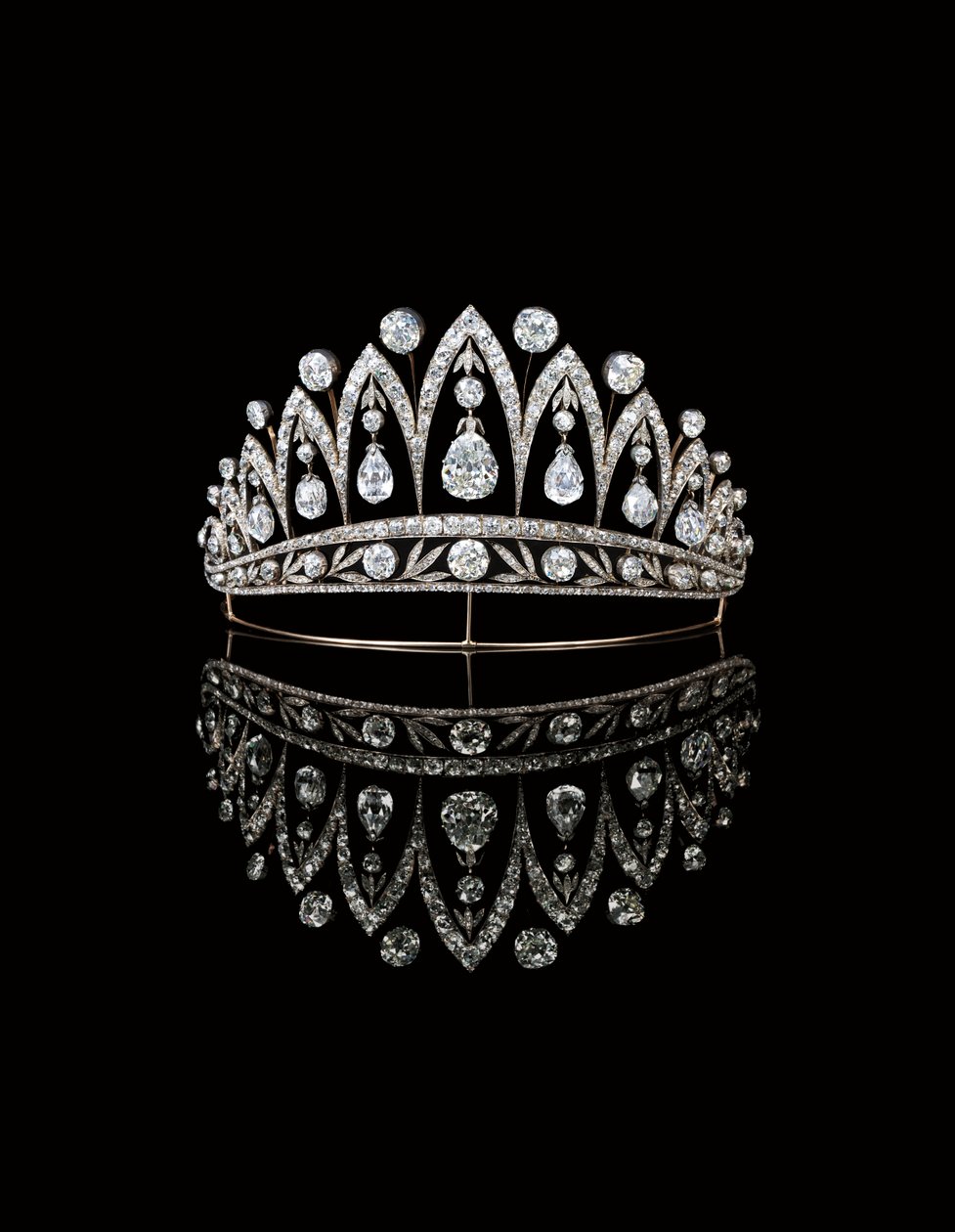 Tiara, Faberge, n. 1890 (timantit ja kulta) tekijältä August Wilhelm Holmström