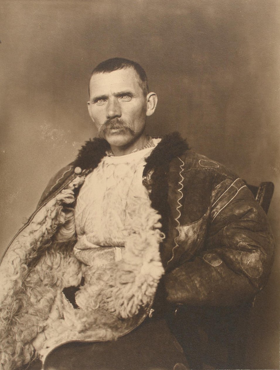 Romanian paimen, noin 1910 tekijältä Augustus F. Sherman