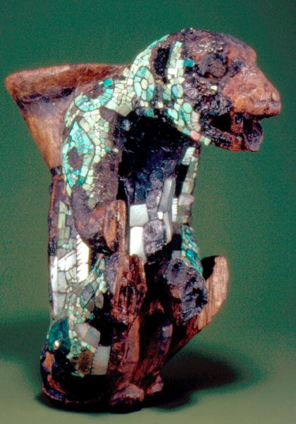 Fragmentti siivekkäästä käärmeestä (mosaiikki ja puu) tekijältä Aztec