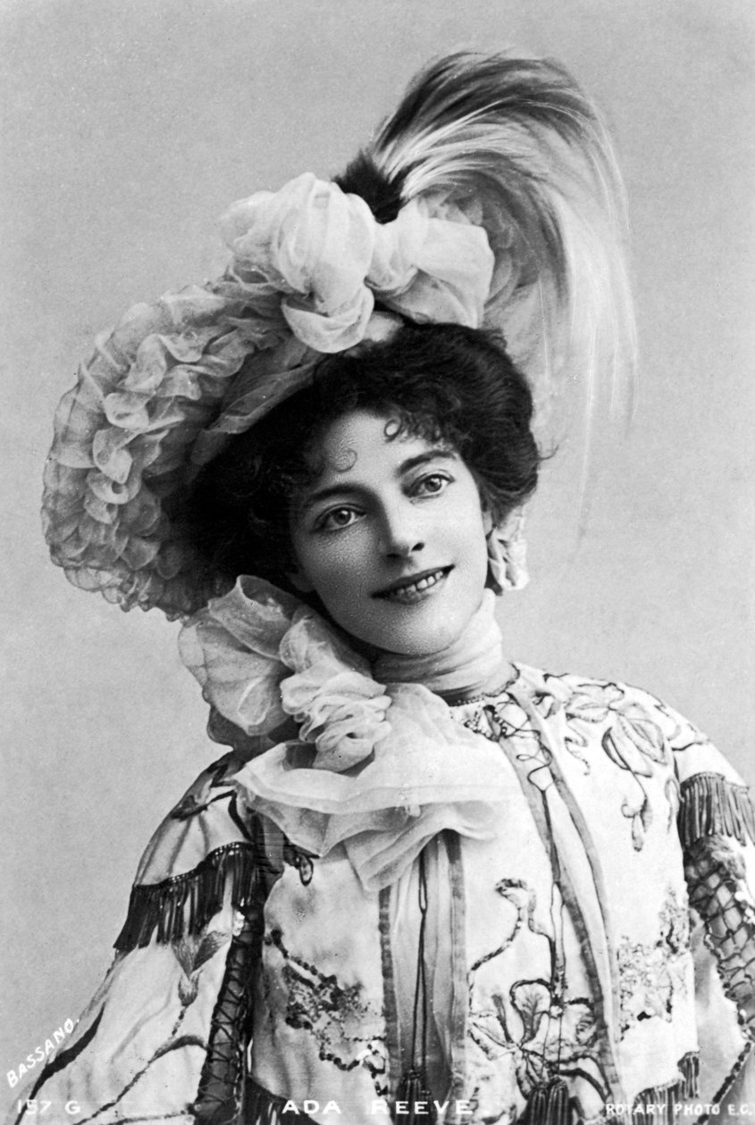 Ada Reeve 1873-1966, englantilainen näyttelijä, 1903. tekijältä Bassano Studio