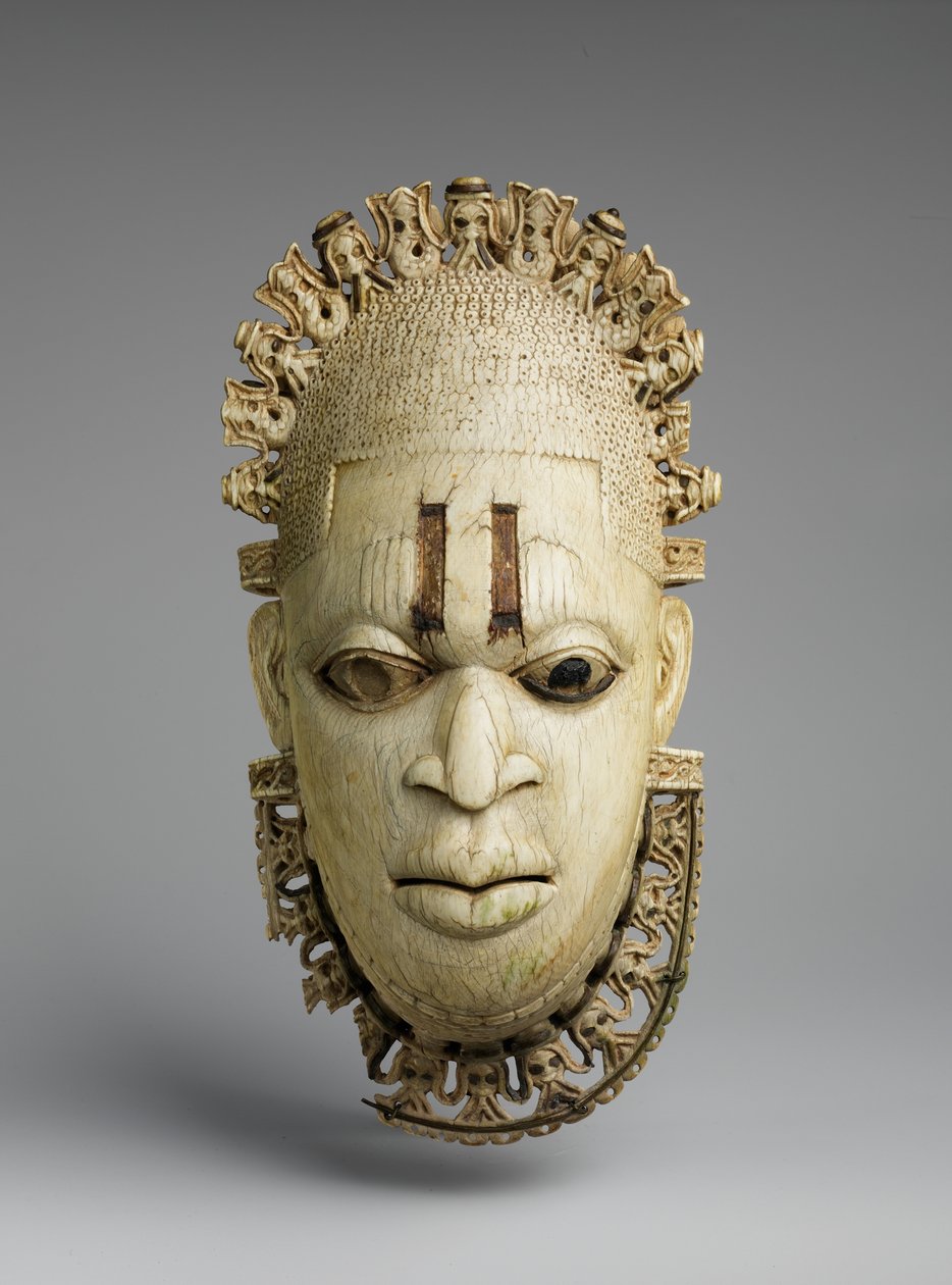 Iyoba (kuningataräiti) riipusnaamio tekijältä Benin Benin