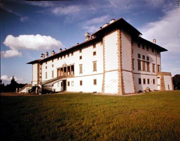 Villa Medicea di Artimino tekijältä Bernardo Buontalenti