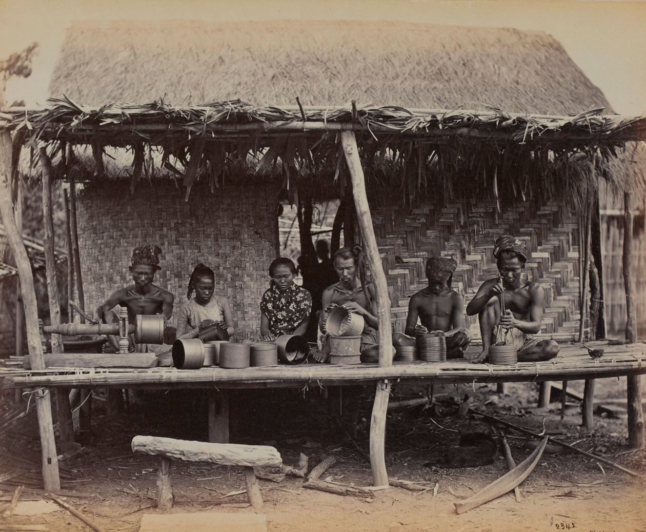 Burmalainen lakan valmistus, 1887 tekijältä British Photographer