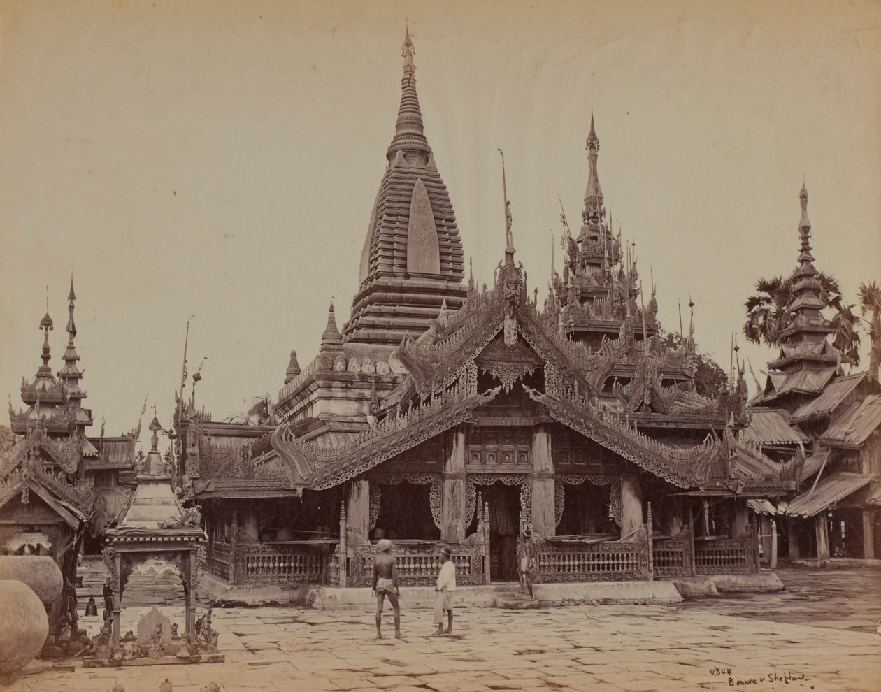 Burman temppelin piha, Mandalay tekijältä British Photographer