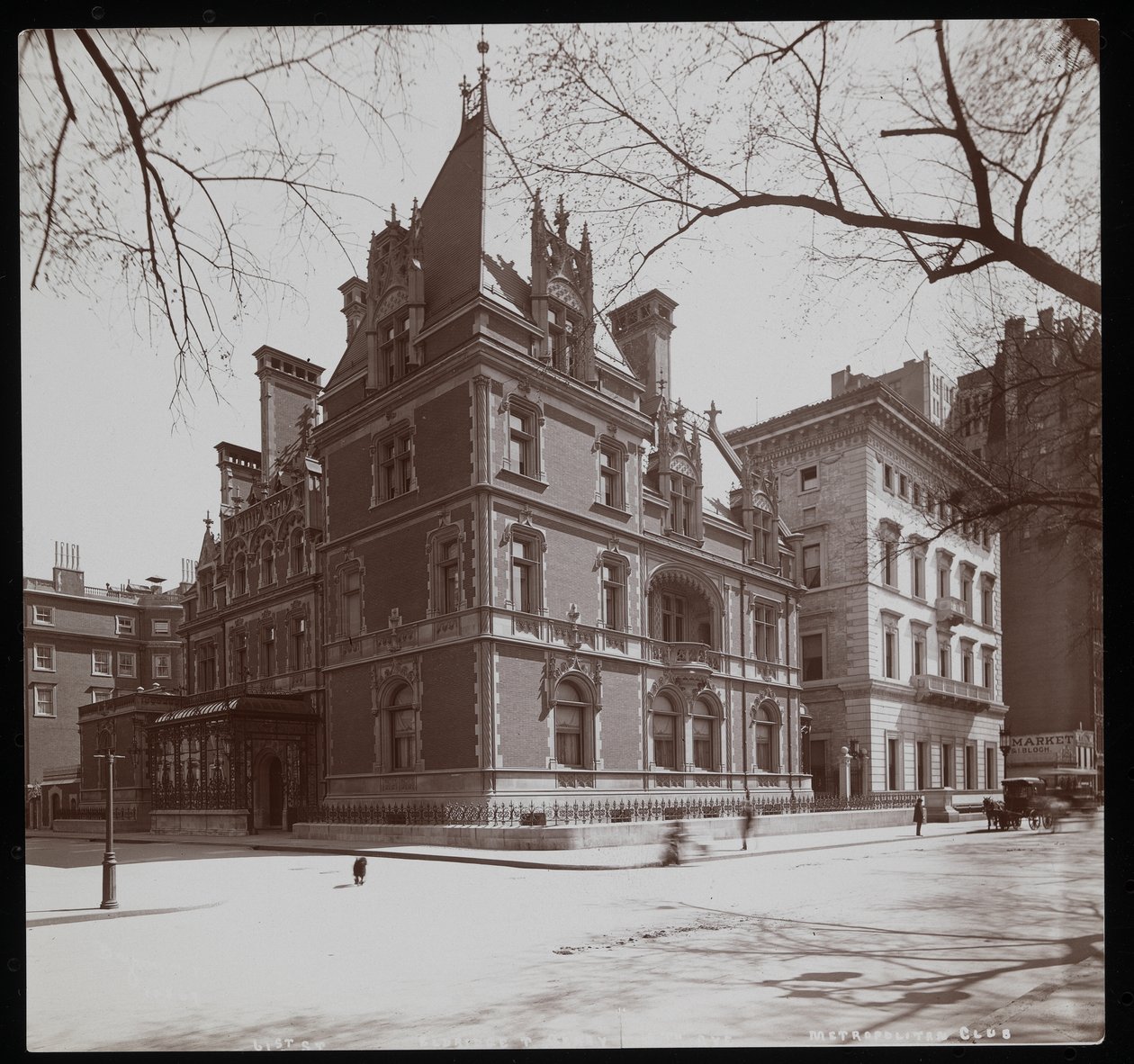 Elbridge Thomas Gerryn asunto 61st Streetillä ja Metropolitan Club vieressä, New York, 1900-01 (hopeagelatiinivedos). tekijältä Byron Company
