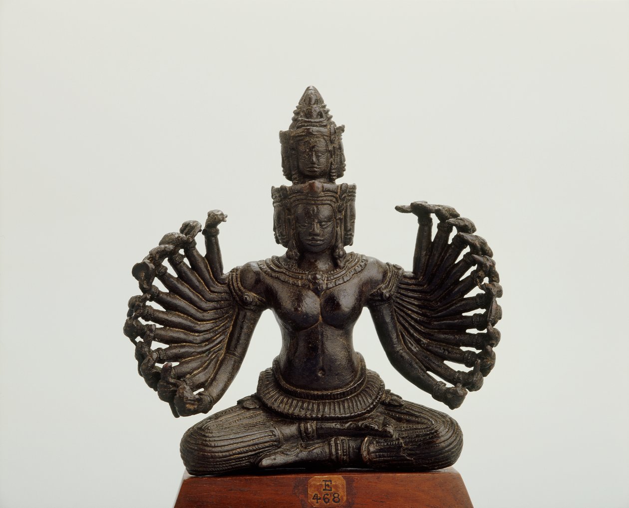 Prajnaparamita (pronssi) tekijältä Cambodian School