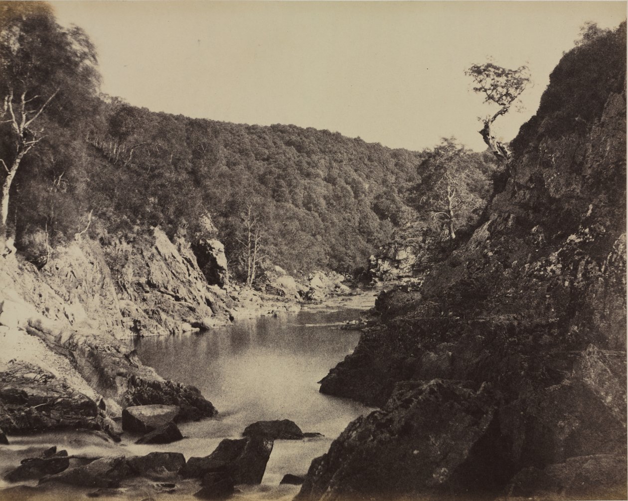 Jokimaisema, Skotlanti, n. 1858. tekijältä Captain Horatio Ross