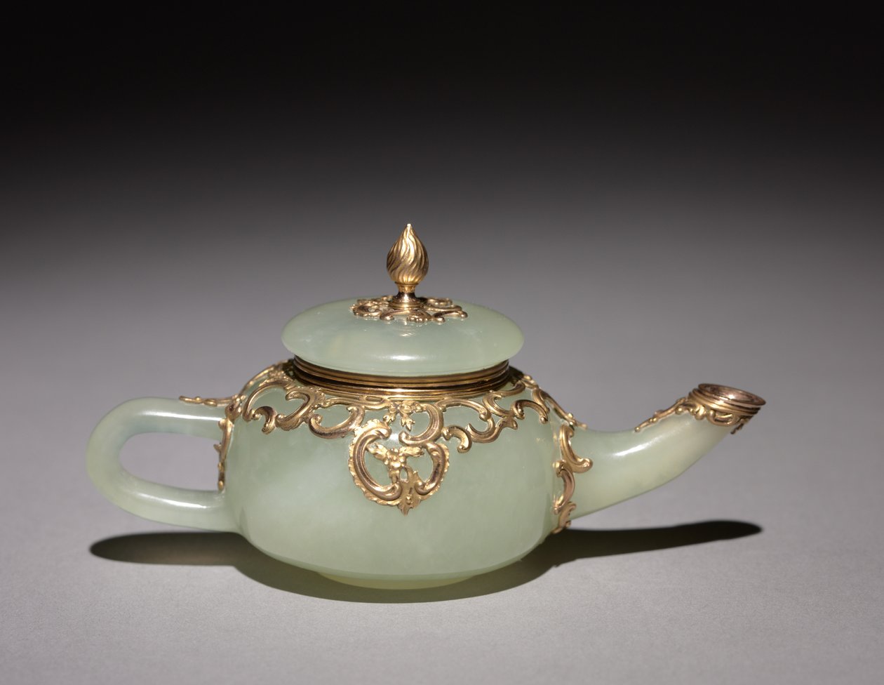 Miniatyyri teekannu, n. 1896 tekijältä Carl Fabergé
