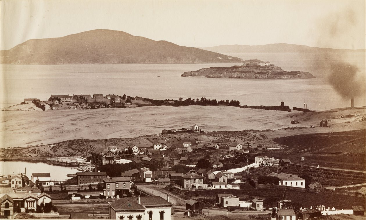 (Alcatraz ja Black Pt., Russian Hill, S.F.) tekijältä Carleton E. Watkins