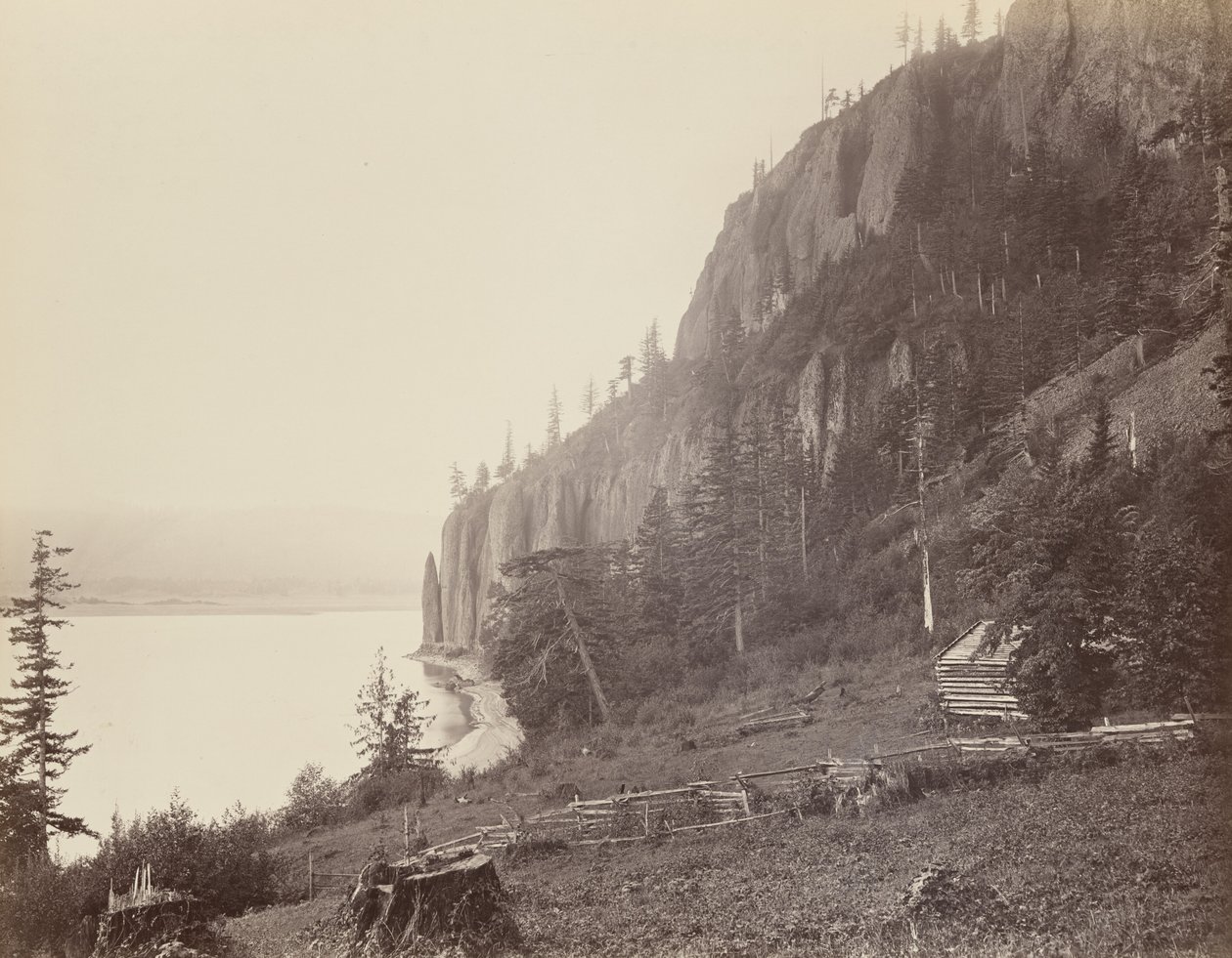 Cape Horn, Columbia River,1867 (kuva) tekijältä Carleton Emmons Watkins