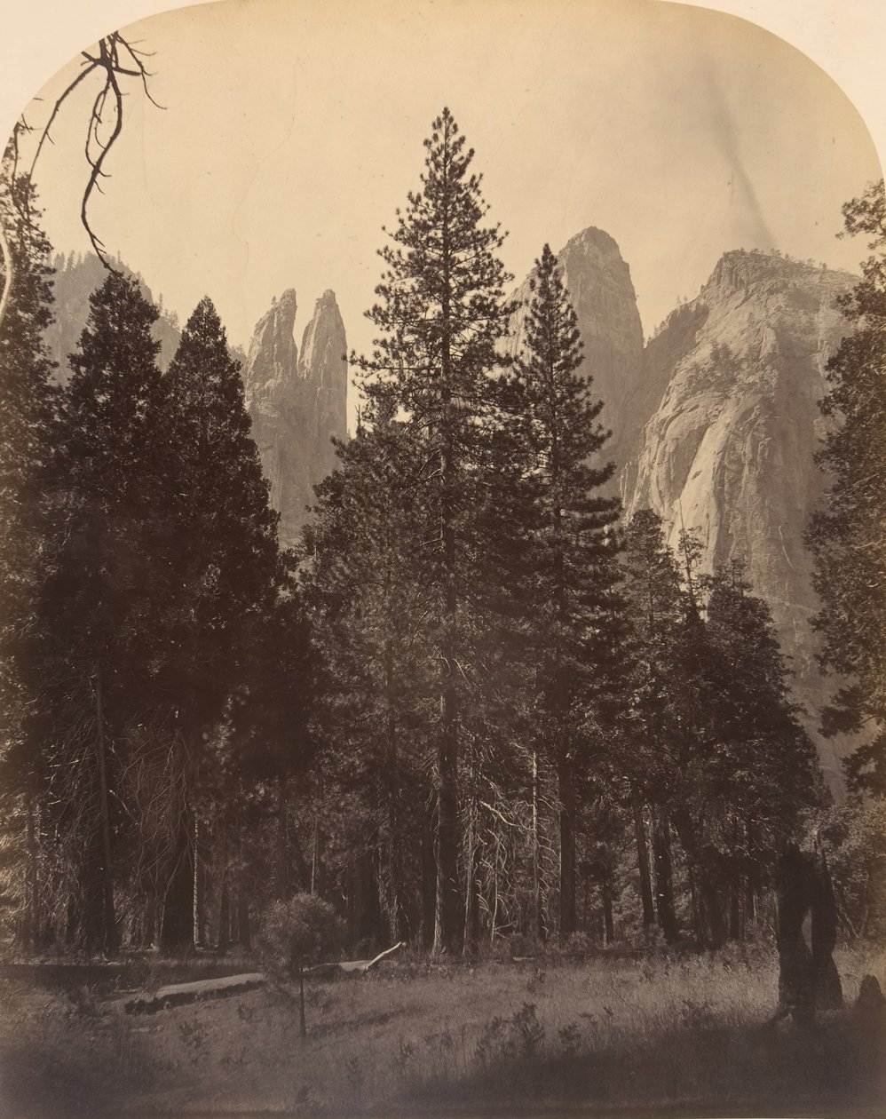 Katedraalin tornit, 1861. tekijältä Carleton Emmons Watkins