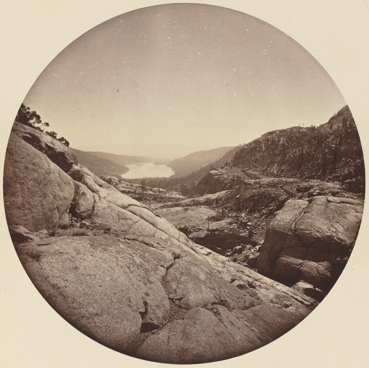 Donner Lake, Kalifornia, n. 1860-luku. tekijältä Carleton Emmons Watkins