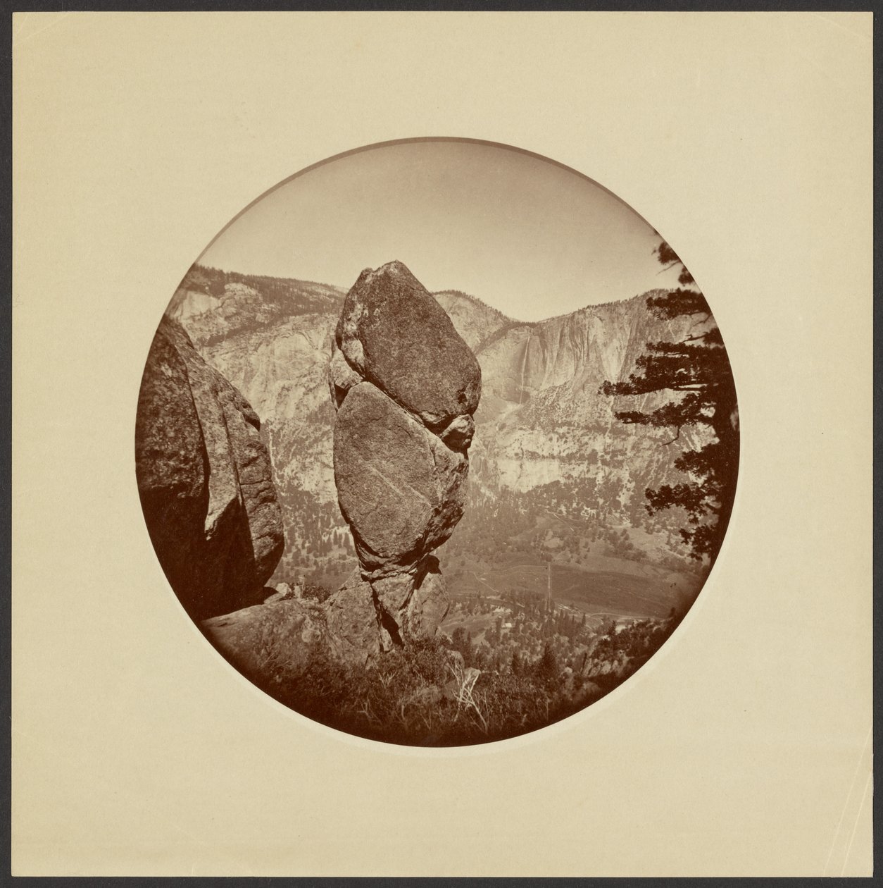 "Agassiz"-pylväs, Yosemite tekijältä Carleton Watkins