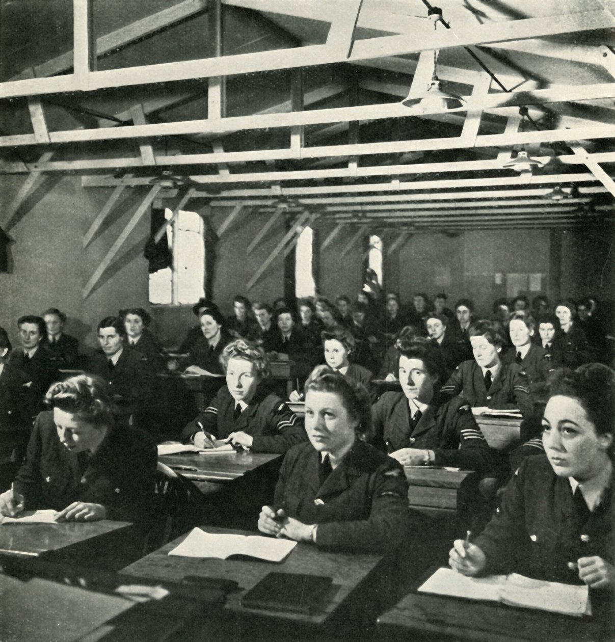 Kokeilu seuraa, c1943. tekijältä Cecil Beaton