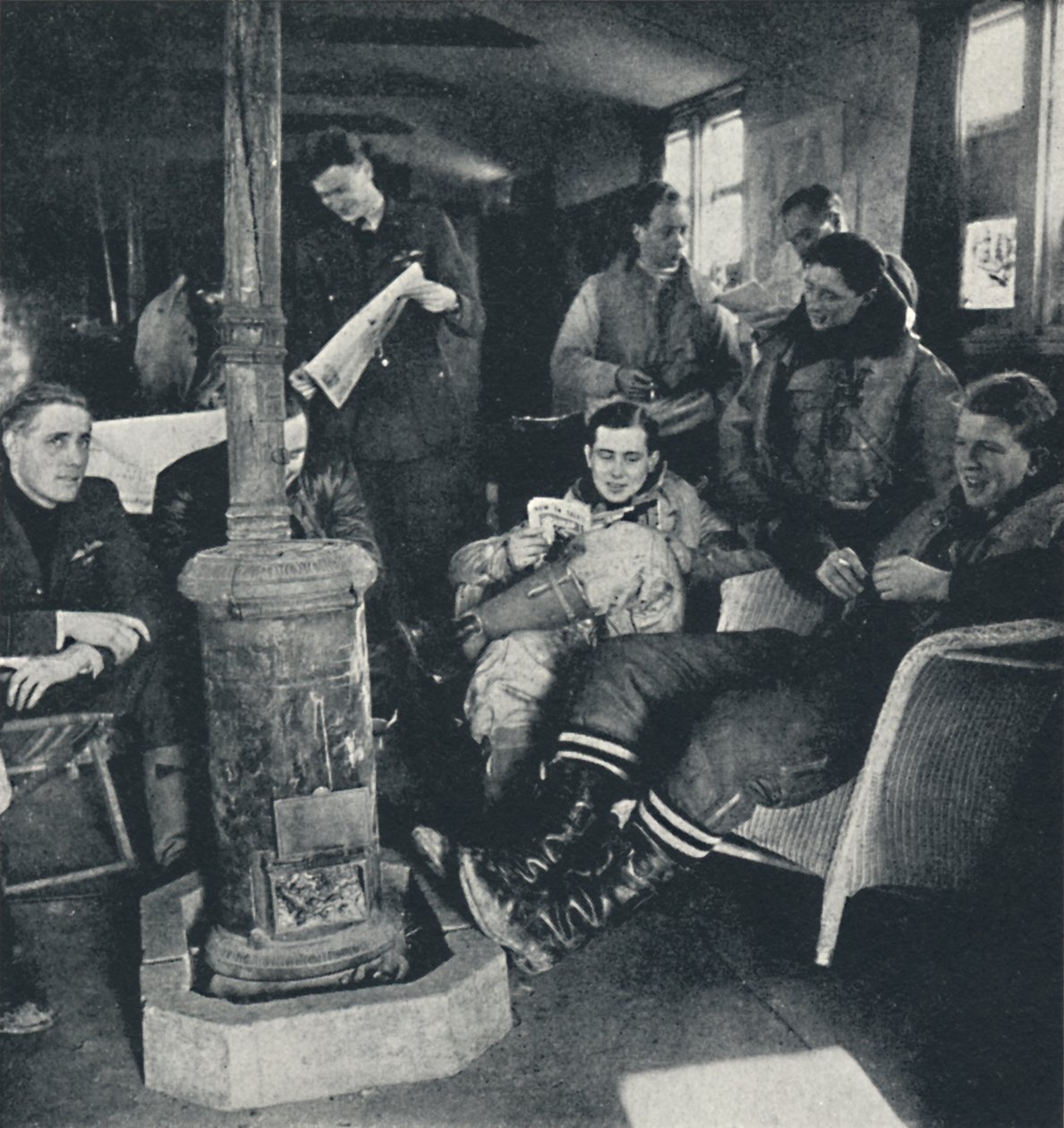 Valmiina, 1941 tekijältä Cecil Beaton