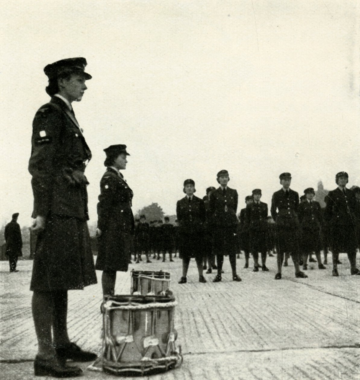 W.A.A.F. Band on Parade, vuodelta 1943. tekijältä Cecil Beaton