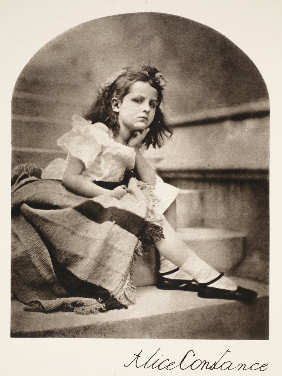 Alice Constance Westmacott, 9. heinäkuuta 1864 (seepiakuva). tekijältä Charles Lutwidge Dodgson
