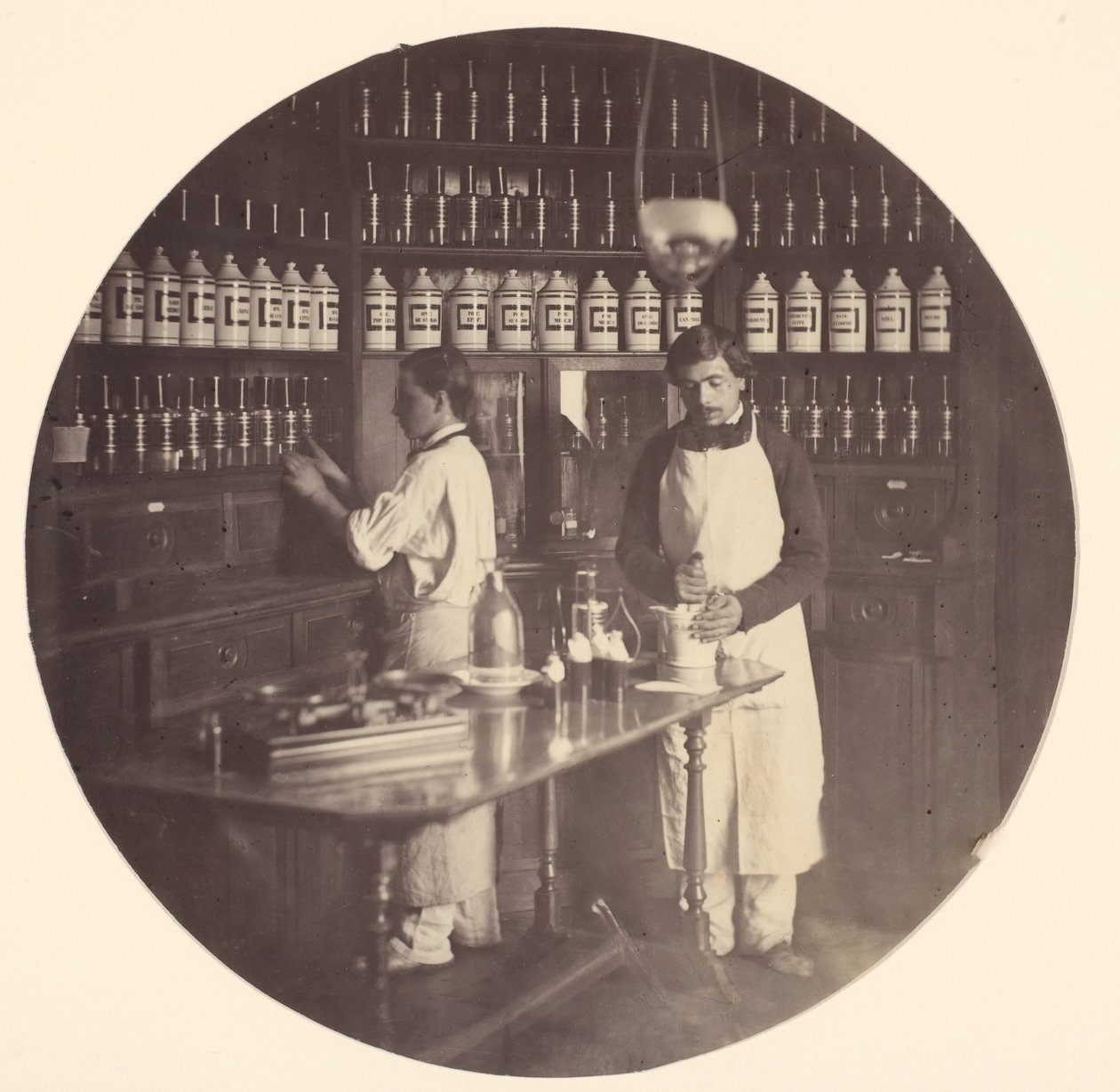 Vincennesin keisarillinen turvapaikka, apteekki, 1858-59. tekijältä Charles Nègre