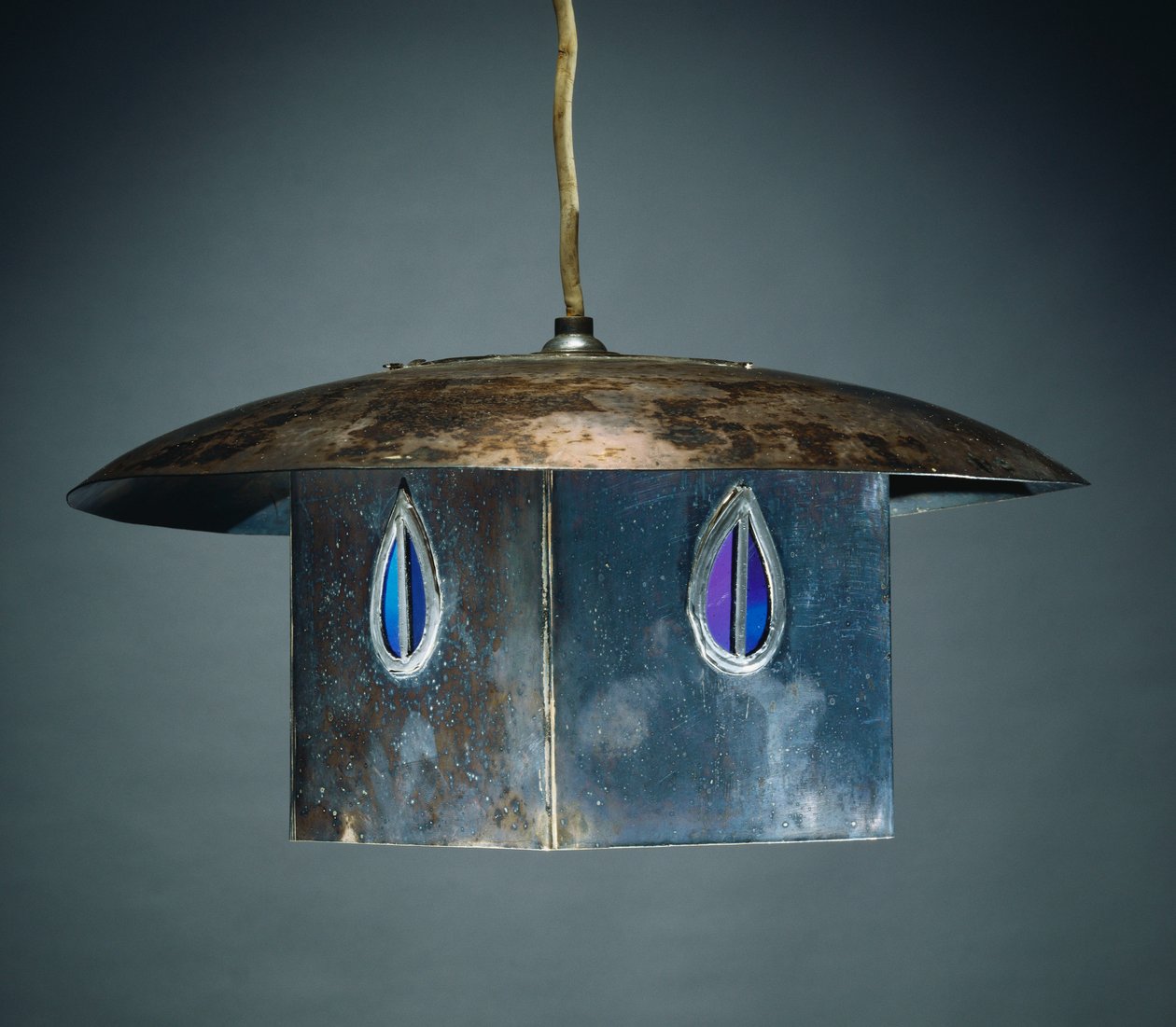 Riippuva varjostin, n. 1900 tekijältä Charles Rennie Mackintosh