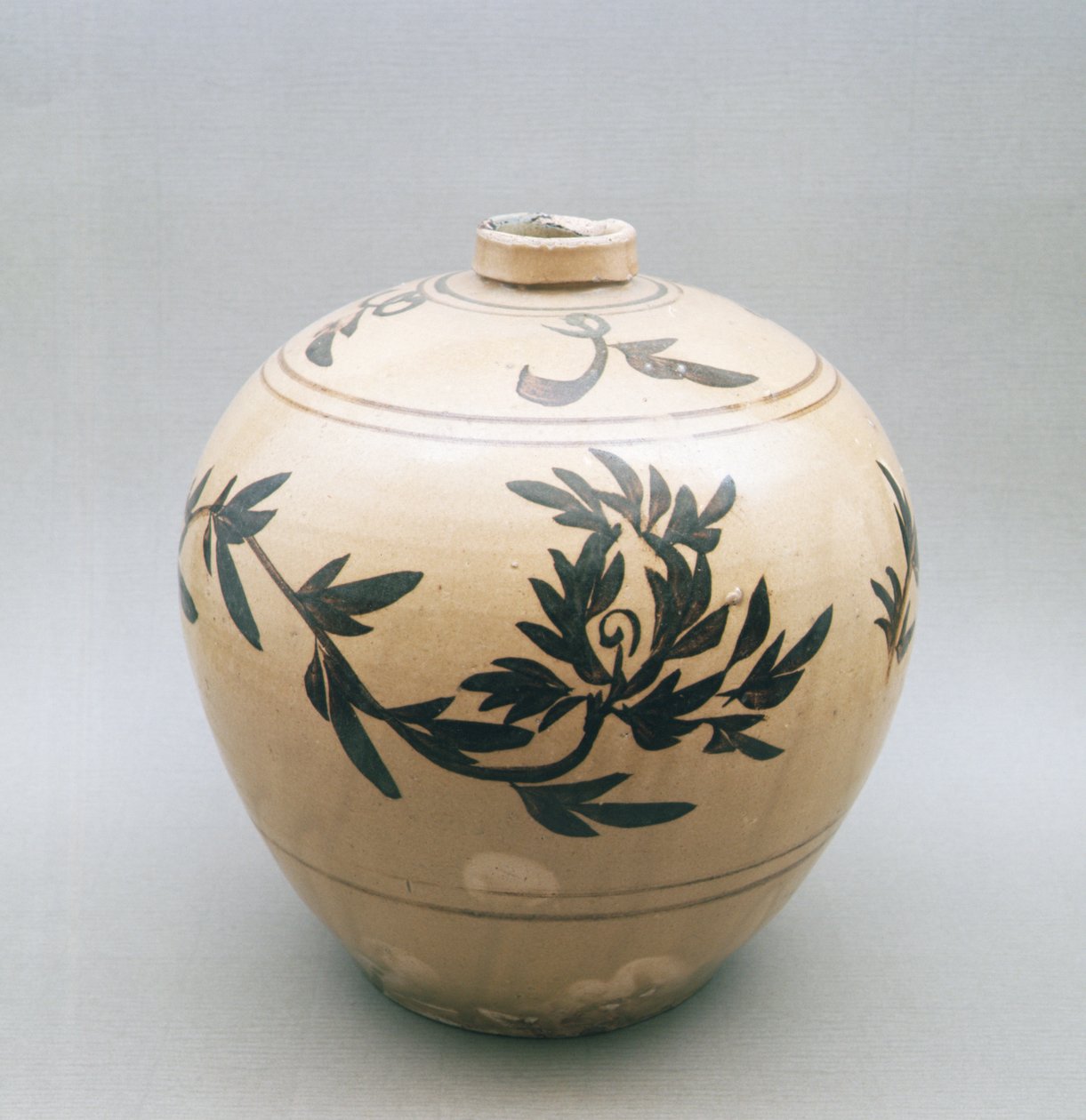 Buff lasitettu pullo, Sung-dynastia, 960-1279 (kivitavara) tekijältä Chinese School