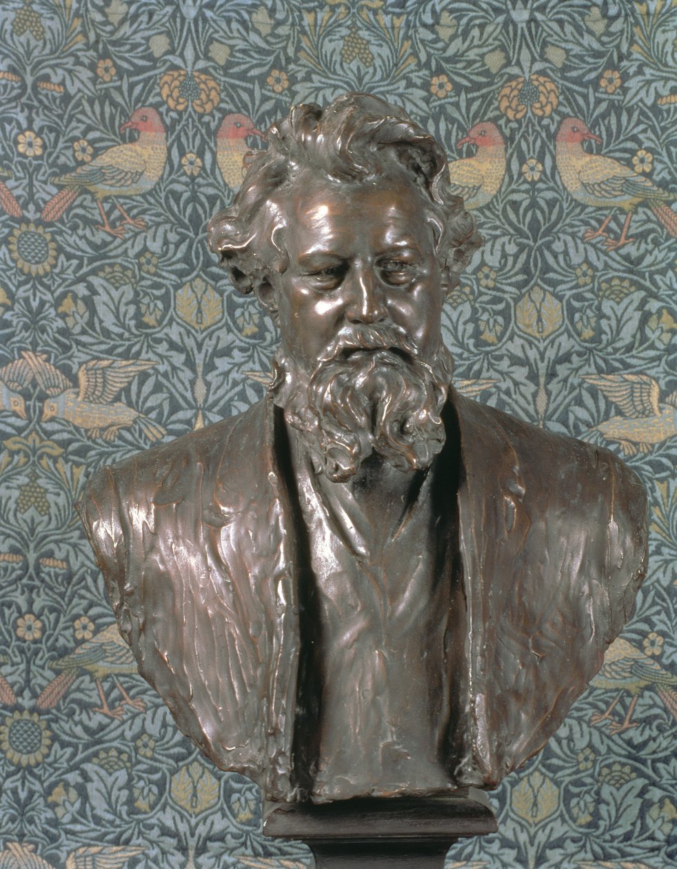 Conrad Dresslerin (1856-1940) tekemä William Morrisin (1834-96) rintakuva (pronssi). tekijältä Conrad Dressler